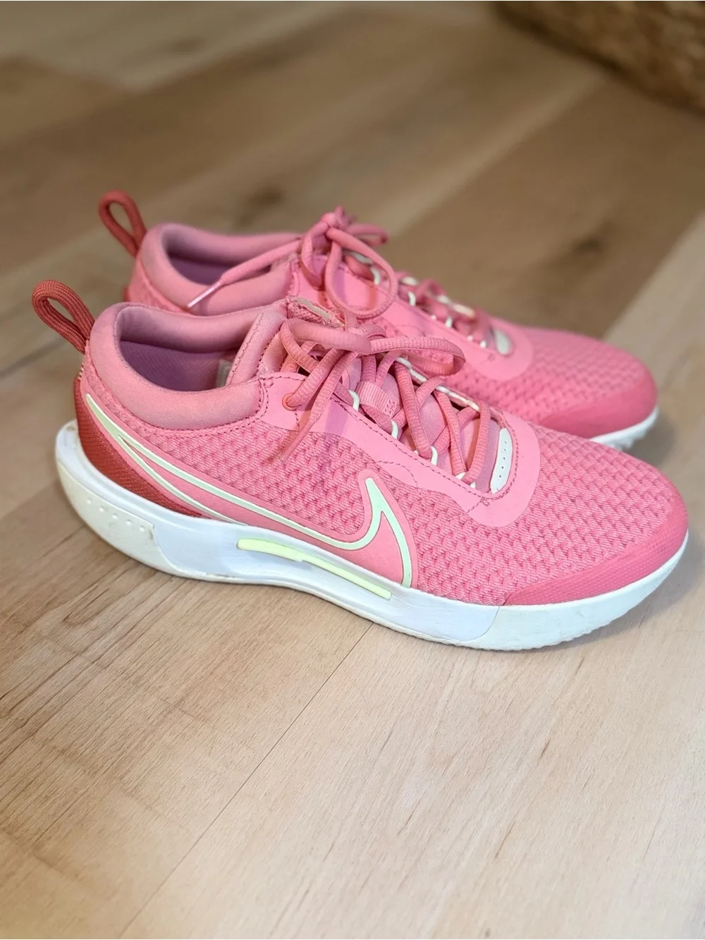 Women's Pink Nike Sneakers - Lightweight